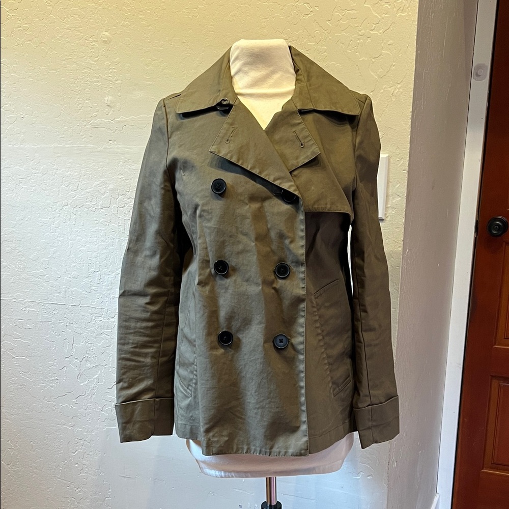 Everlane The Swing Trench short trench coat in olive green cotton